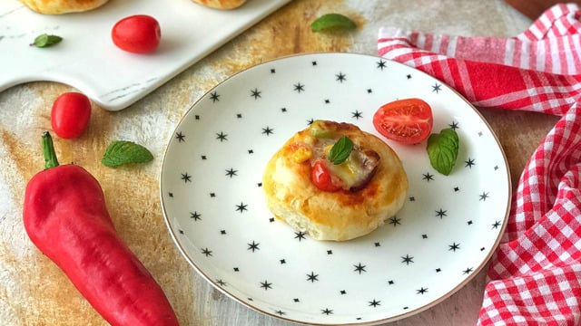Pofuduk Hamuruyla: Pastane Usulü Pizza