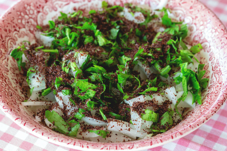 Sumaklı Soğan Salatası Tarifi