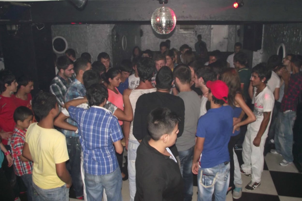 Dünya Üzerindeki Bütün Kolalar Öksüz Şimdi: Şanzelize Kafe Kapandı!