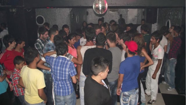 Dünya Üzerindeki Bütün Kolalar Öksüz Şimdi: Şanzelize Kafe Kapandı!