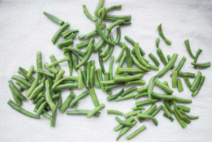 https://brooklynfarmgirl.com/easy-way-to-freeze-green-beans-without-blanching/?fbclid=IwAR2KPtK2_XKMZBfU9crVISEPmUg5LOQ-6ZwUvPCPeEuq4xOlG6z3CDvs80k | brooklynfarmgirl