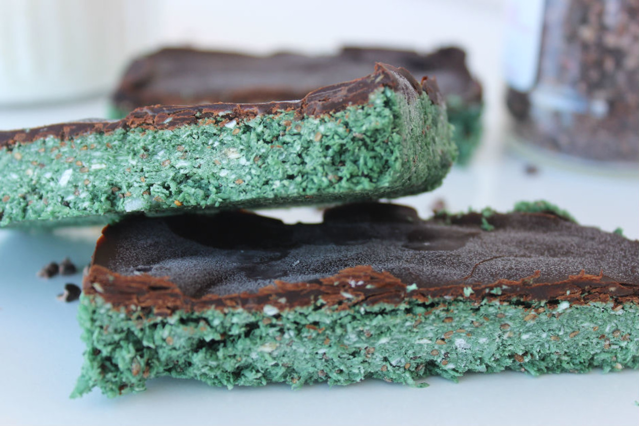 Pratik Hazırlanan: Spirulinalı Pişmeyen Kurabiye