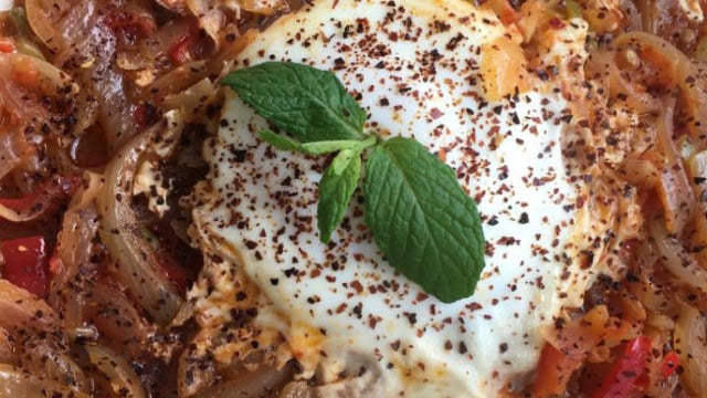 Yaz Lezzeti: Yumurtalı Soğan Kavurması