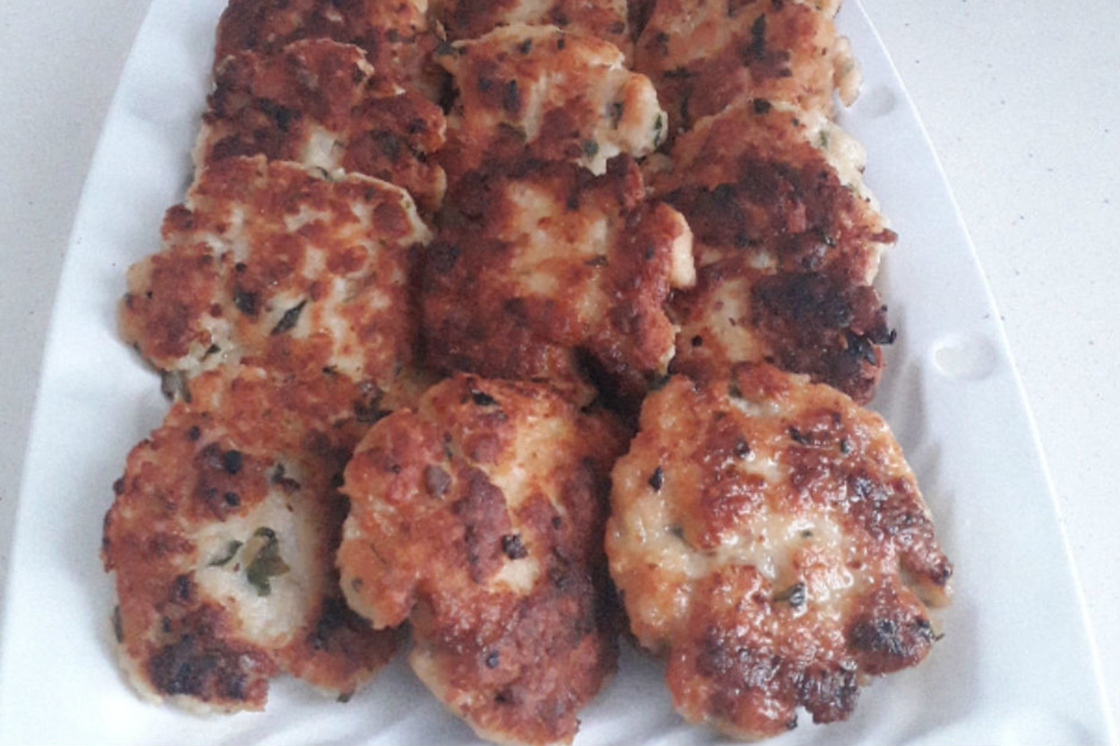 Lezzet Dolu: Kolay Tavuk Köftesi