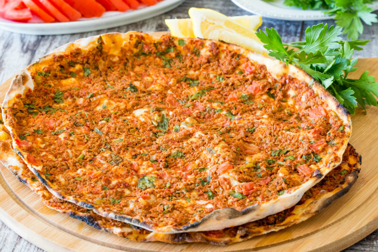 İşin Sırrı Bu Püf Noktalarında Saklı: Lahmacun İçi Nasıl Hazırlanır?