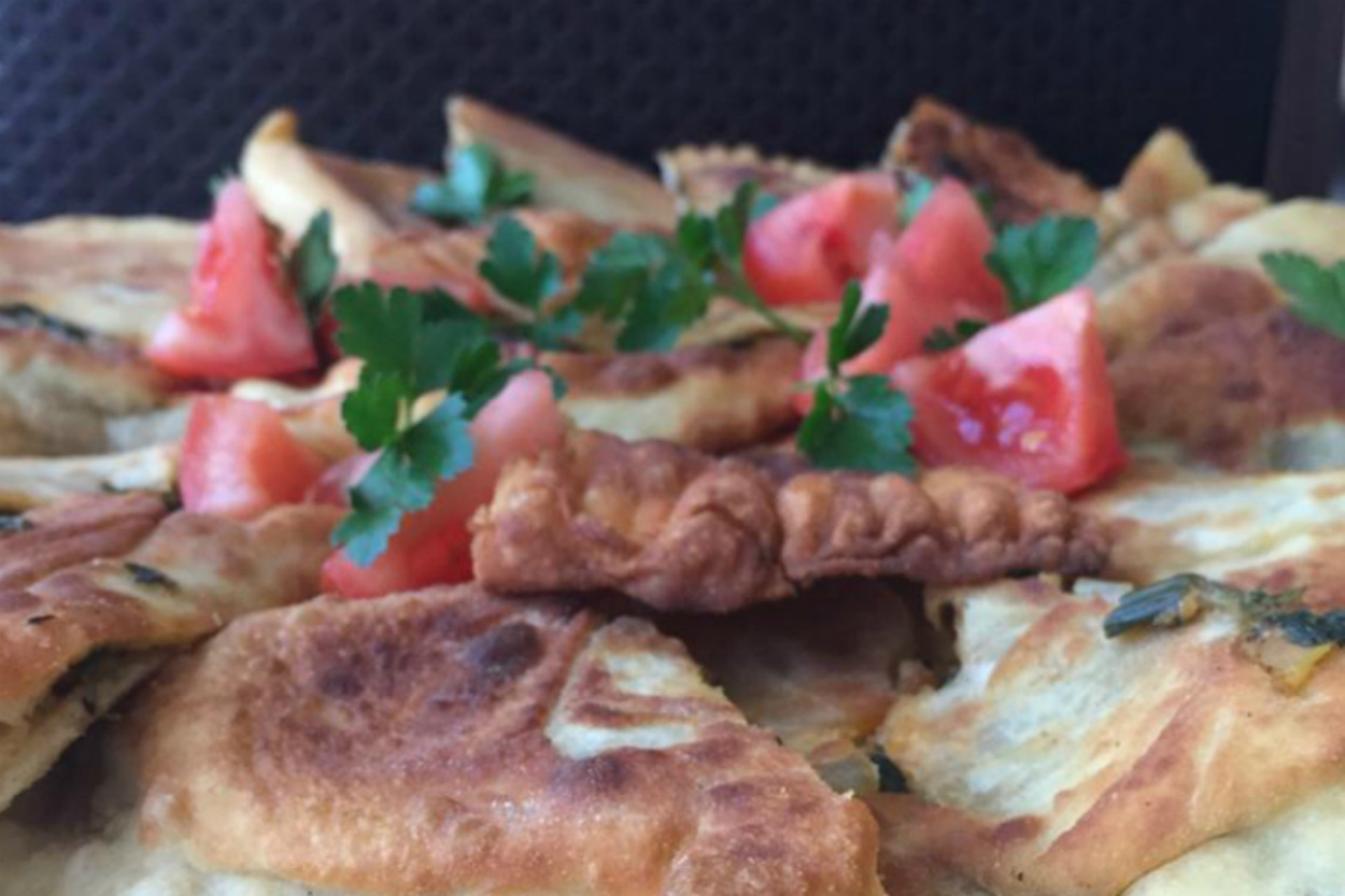 Buzluktakiler Değerlendirilsin: Ispanaklı Kızartma Börek
