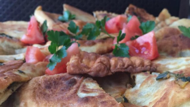 Buzluktakiler Değerlendirilsin: Ispanaklı Kızartma Börek