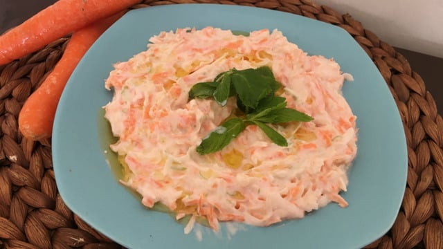Evimizin Mutfağından: Havuçlu Elmalı Kereviz Salatası