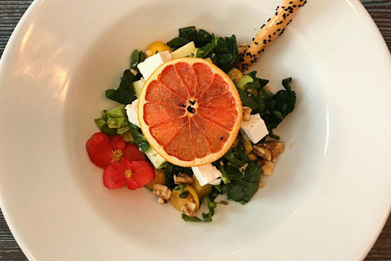 Çok Farklı: Portakal Soslu Baby Ispanak Salata