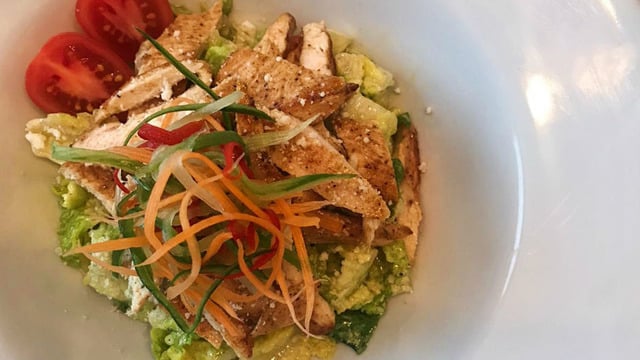 Tavuğun En Leziz Hali: Sezar Salata