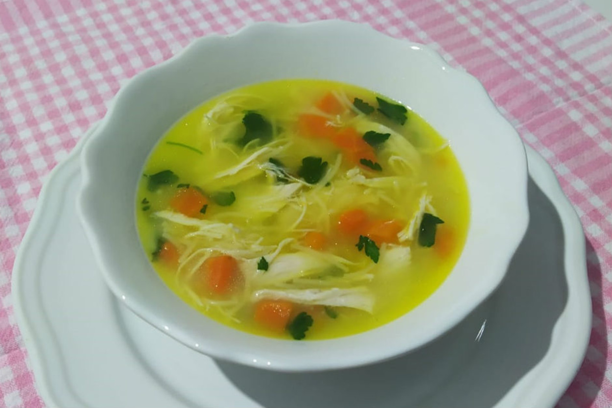 Bol Vitaminli: Kolay Tavuk Çorbası