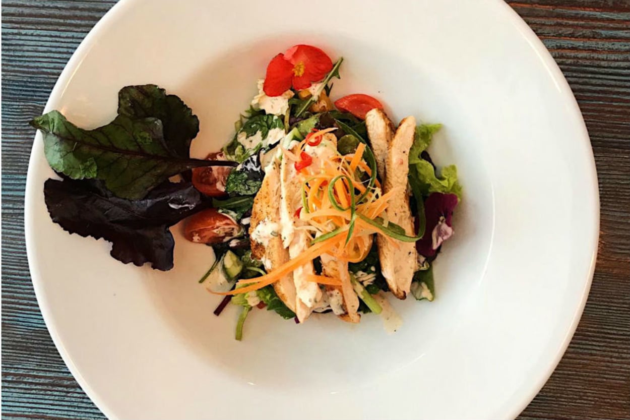 Hem Lezzetli Hem Doyurucu: Binadalar Soslu Izgara Tavuklu Salata