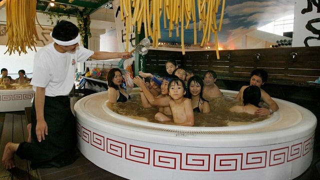 Japonların Abarttığı Dakikalardayız: Noodle Banyosu