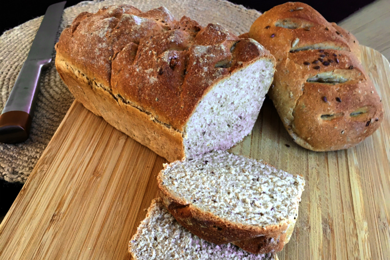 Evi Mis Kokutur: Chia ve Keten Tohumlu Tam Buğday Ekmek