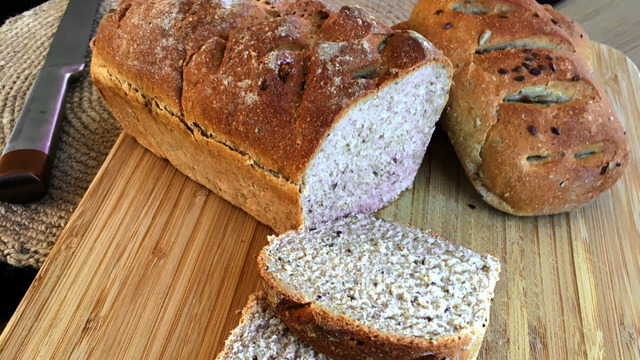 Evi Mis Kokutur: Chia ve Keten Tohumlu Tam Buğday Ekmek