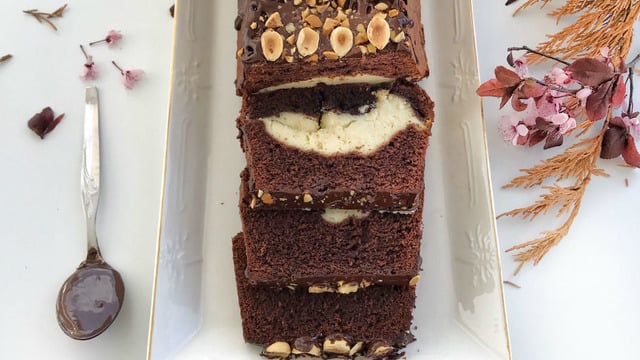 Hepsi Bir Arada: Çikolatalı Cheesecake Dolgulu Kek