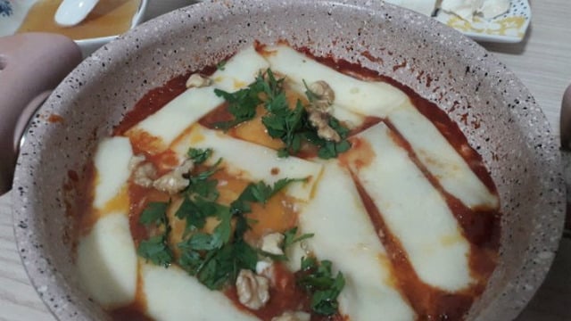 Eriyen Peyniriyle: Peynirli Kahvaltılık Tava