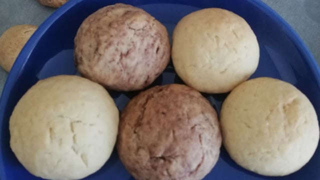 Kokusu Evi Sarar: Kolay Renkli Kurabiyeler