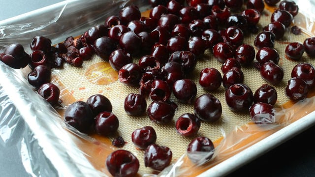 Yazdan Hazırlayın, Kışın Bolca Tüketin: Buzlukta Vişne Nasıl Saklanır?