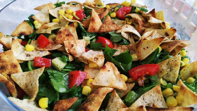 Lübnan Mutfağından: Fettuş (Fattoush) Salatası