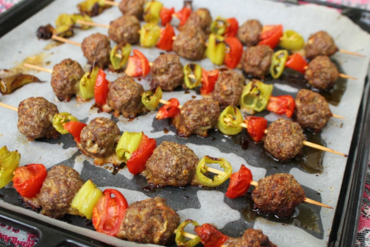 Köfte Sevenler Buraya: Çöp Şişte Köfte