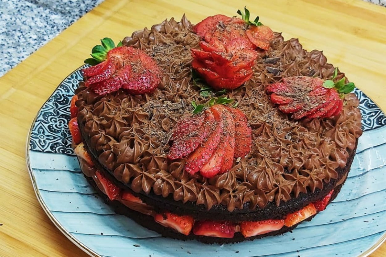 Dışarıdakilerden Daha Güzel: Meyveli Kolay Pasta