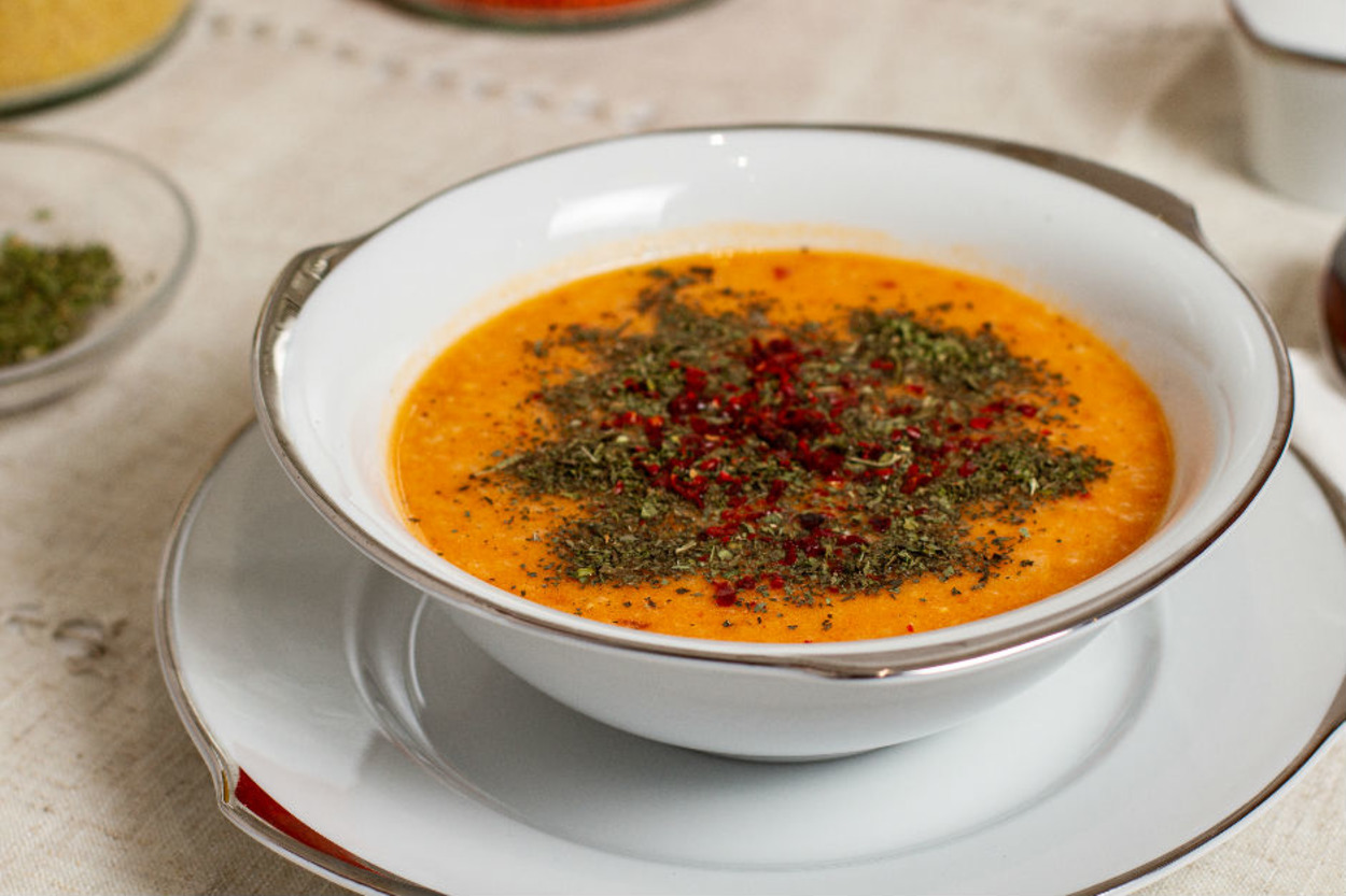 Güzel Gelinin Mirası: Yoğurtlu Ezogelin Çorbası