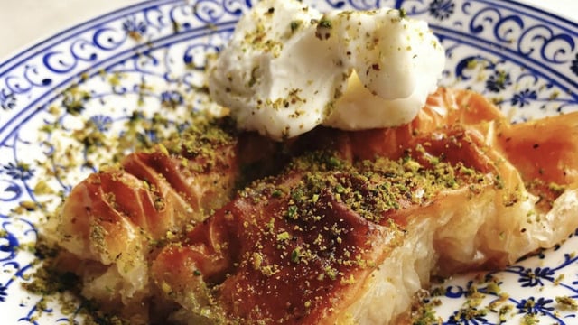 Hazır Yufkadan: Cevizli Burma Baklava