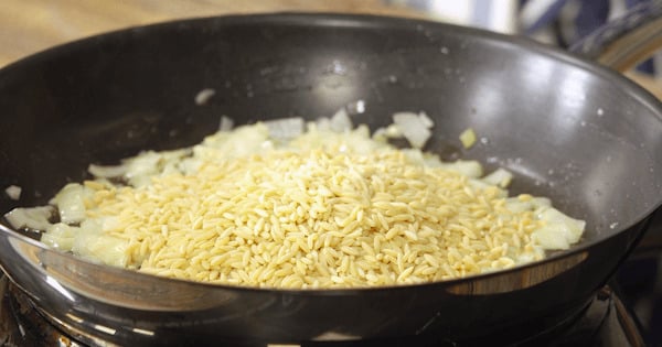 domatesli-arpa-sehriyeli-risotto-tarifi-3