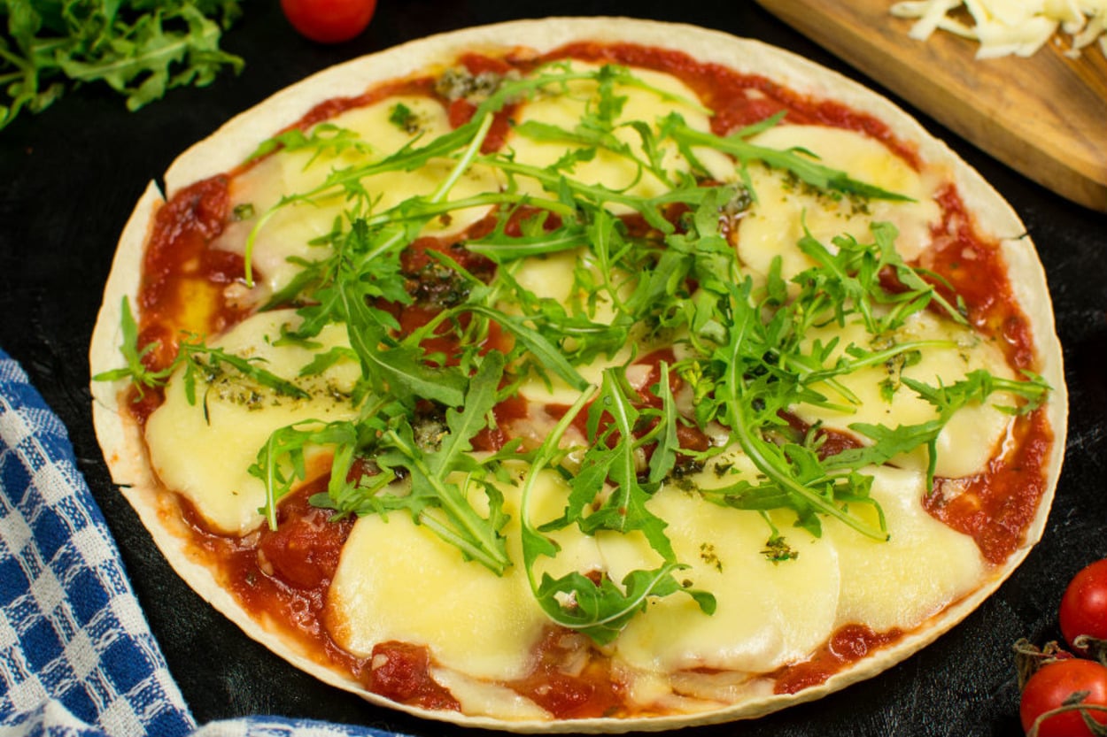 Şipşak Hazır: Bol Peynirli Lavaş Pizza