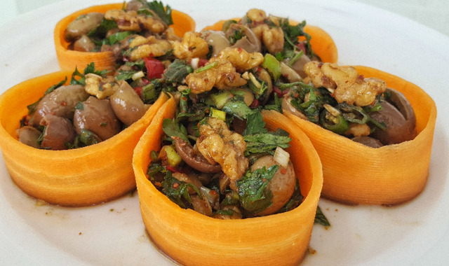 Pişmeden Hazırlanan: Kahvaltılık Zeytin Piyazı