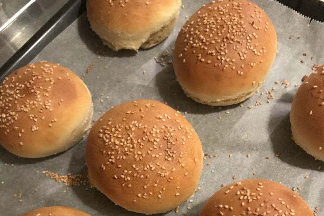 En Lezzetlisi: Pratik Hamburger Ekmeği