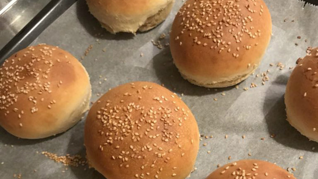 En Lezzetlisi: Pratik Hamburger Ekmeği