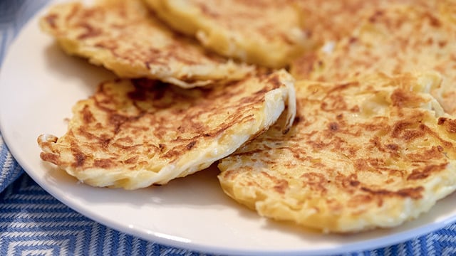 Evimizin Mutfağından: Patates Mücveri (Hash Browns)