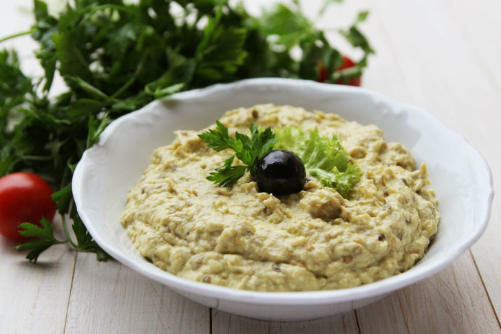 Labneli Köz Patlıcan Salatası Tarifi