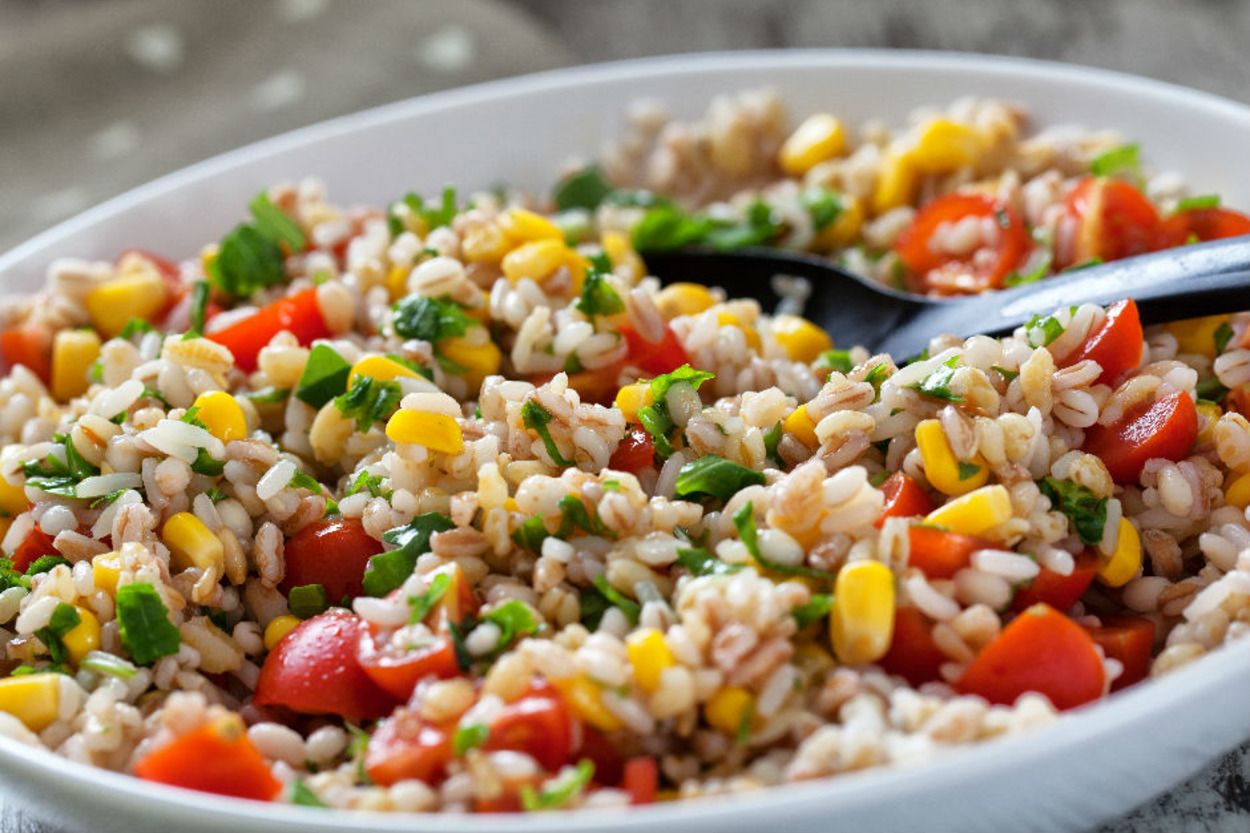 Doyuran Yancı: Renkli Pirinç Salatası