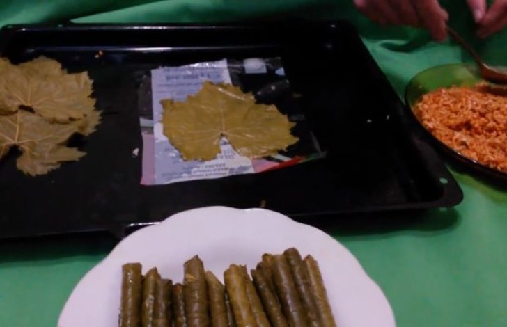 Pratik Yöntem Böyle Bir Şey: Yaprak Sarma En Kolay Nasıl Sarılır?