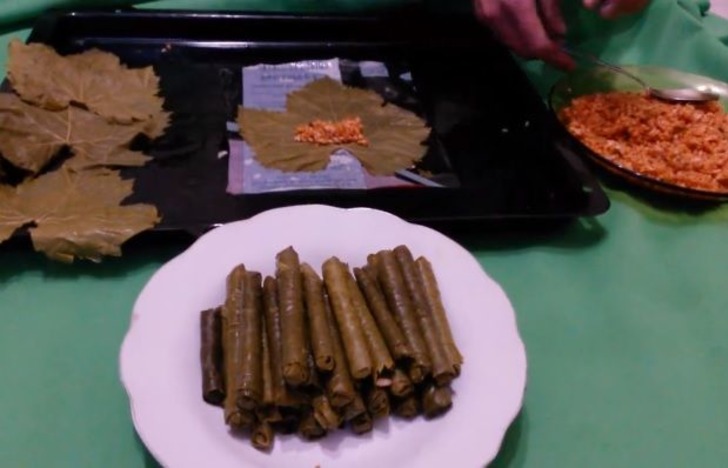 Pratik Yöntem Böyle Bir Şey: Yaprak Sarma En Kolay Nasıl Sarılır?