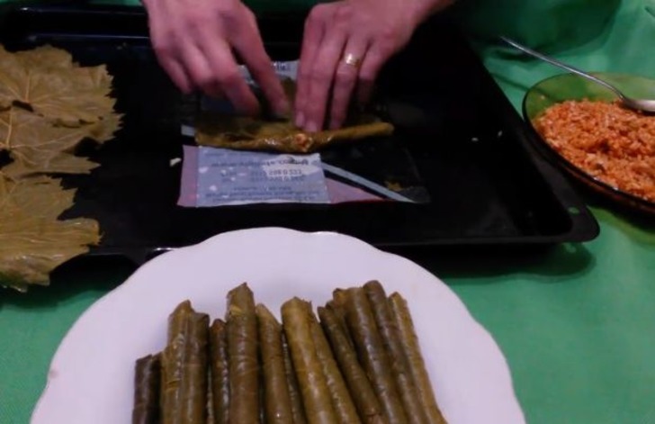 Pratik Yöntem Böyle Bir Şey: Yaprak Sarma En Kolay Nasıl Sarılır?