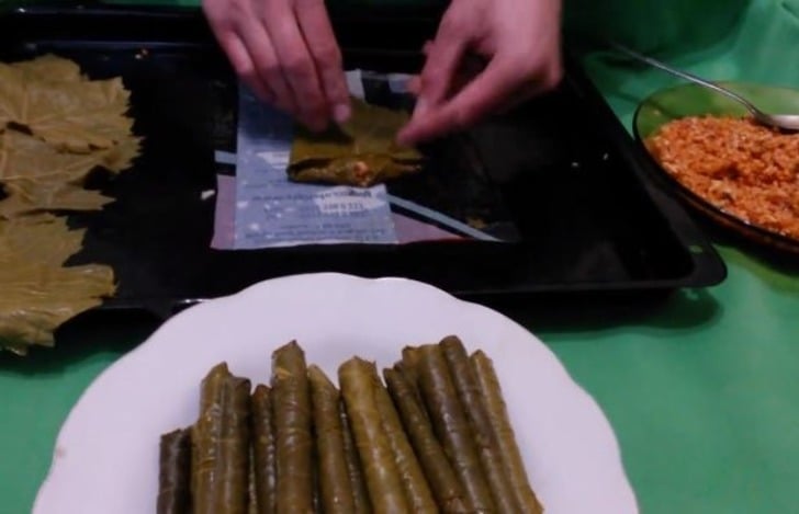 Pratik Yöntem Böyle Bir Şey: Yaprak Sarma En Kolay Nasıl Sarılır?