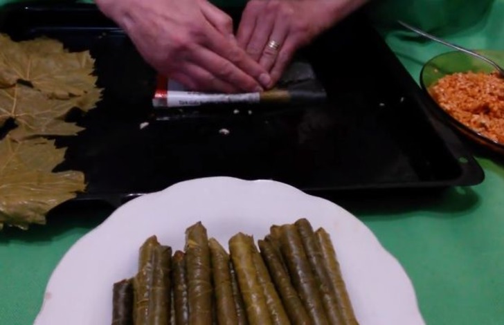 Pratik Yöntem Böyle Bir Şey: Yaprak Sarma En Kolay Nasıl Sarılır?