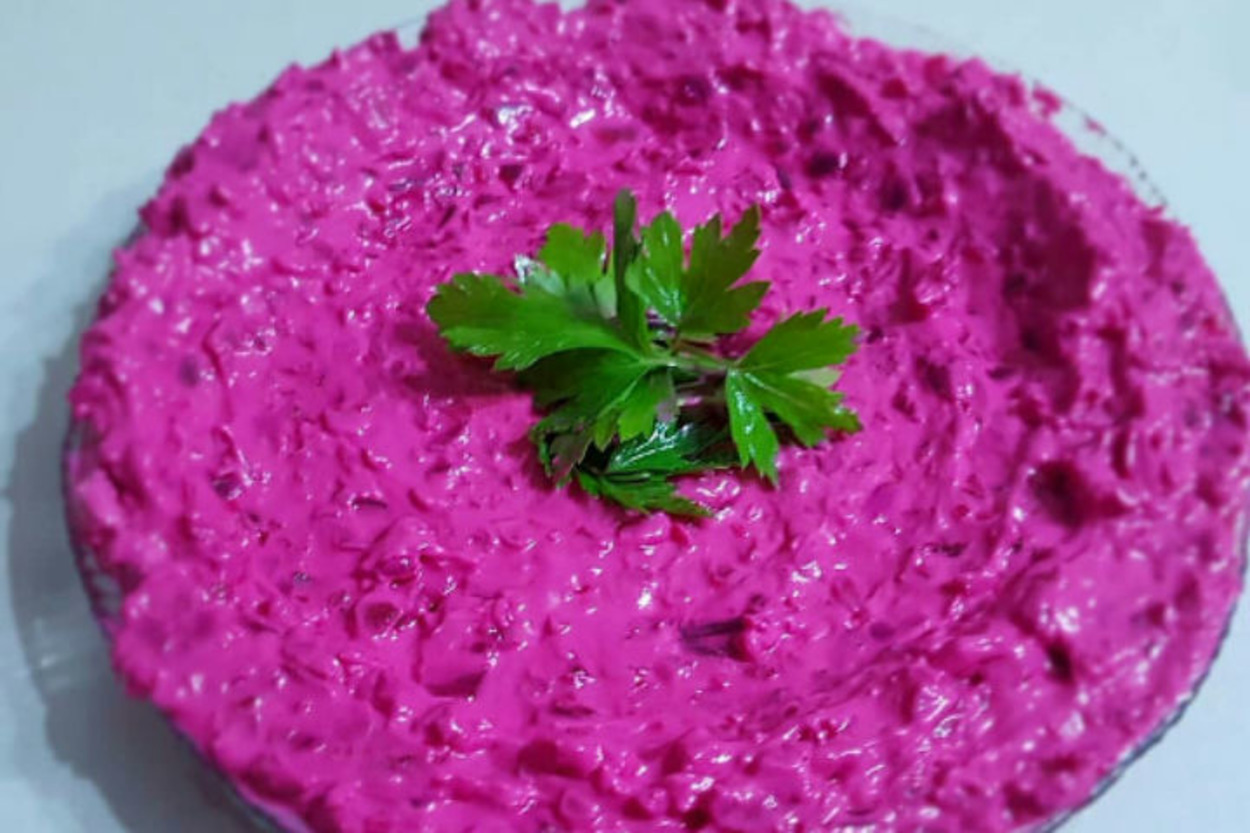 Üstelik Yoğurtlu: Kırmızı Pancar Salatası