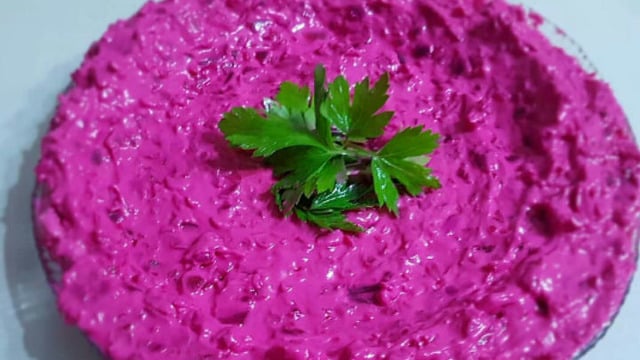 Üstelik Yoğurtlu: Kırmızı Pancar Salatası