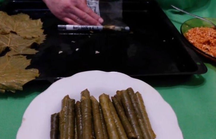 Pratik Yöntem Böyle Bir Şey: Yaprak Sarma En Kolay Nasıl Sarılır?