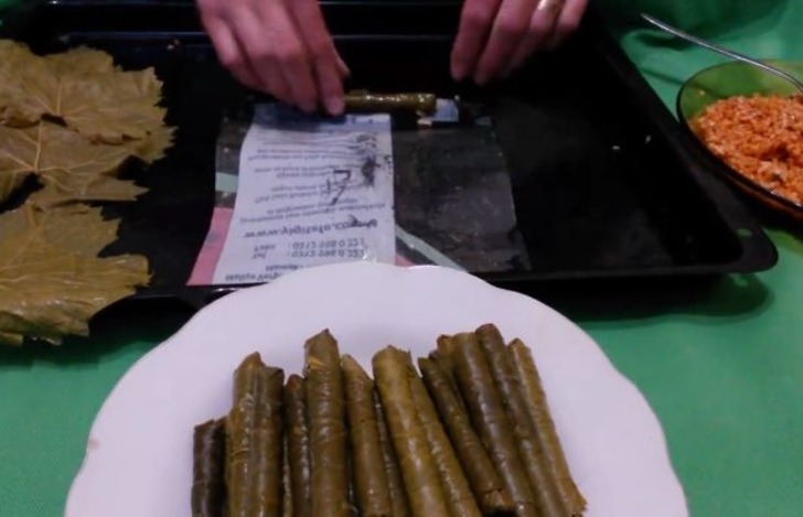 Pratik Yöntem Böyle Bir Şey: Yaprak Sarma En Kolay Nasıl Sarılır?