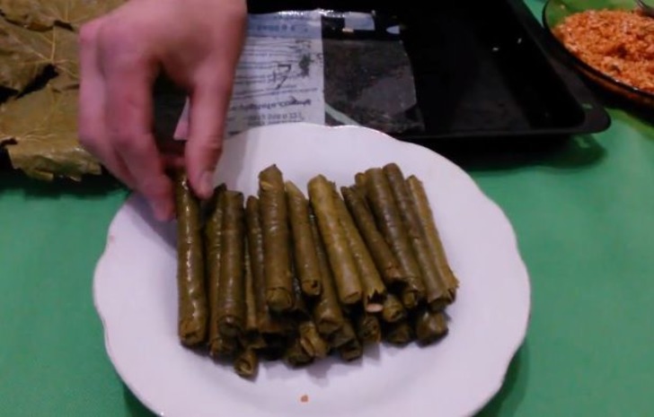 Pratik Yöntem Böyle Bir Şey: Yaprak Sarma En Kolay Nasıl Sarılır?