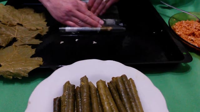 Pratik Yöntem Böyle Bir Şey: Yaprak Sarma En Kolay Nasıl Sarılır?
