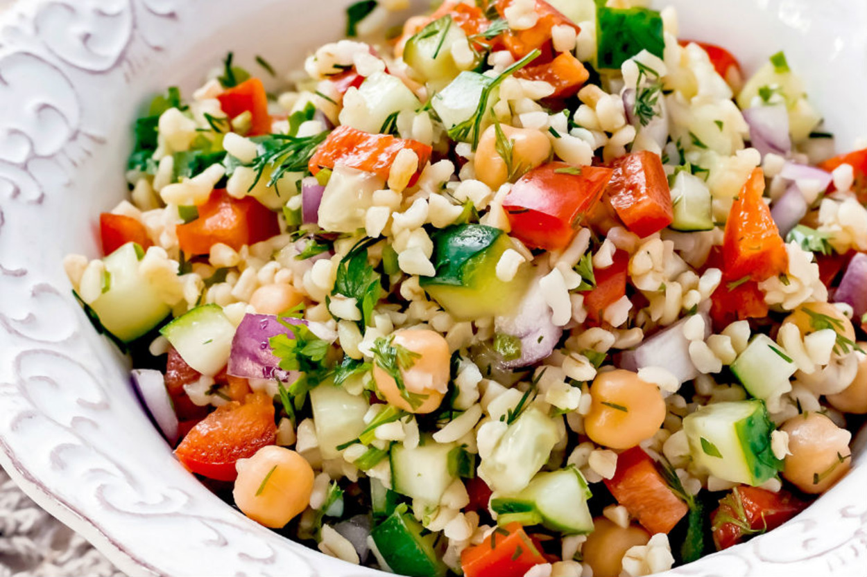 Rengarenk: Nohutlu Bulgur Salatası