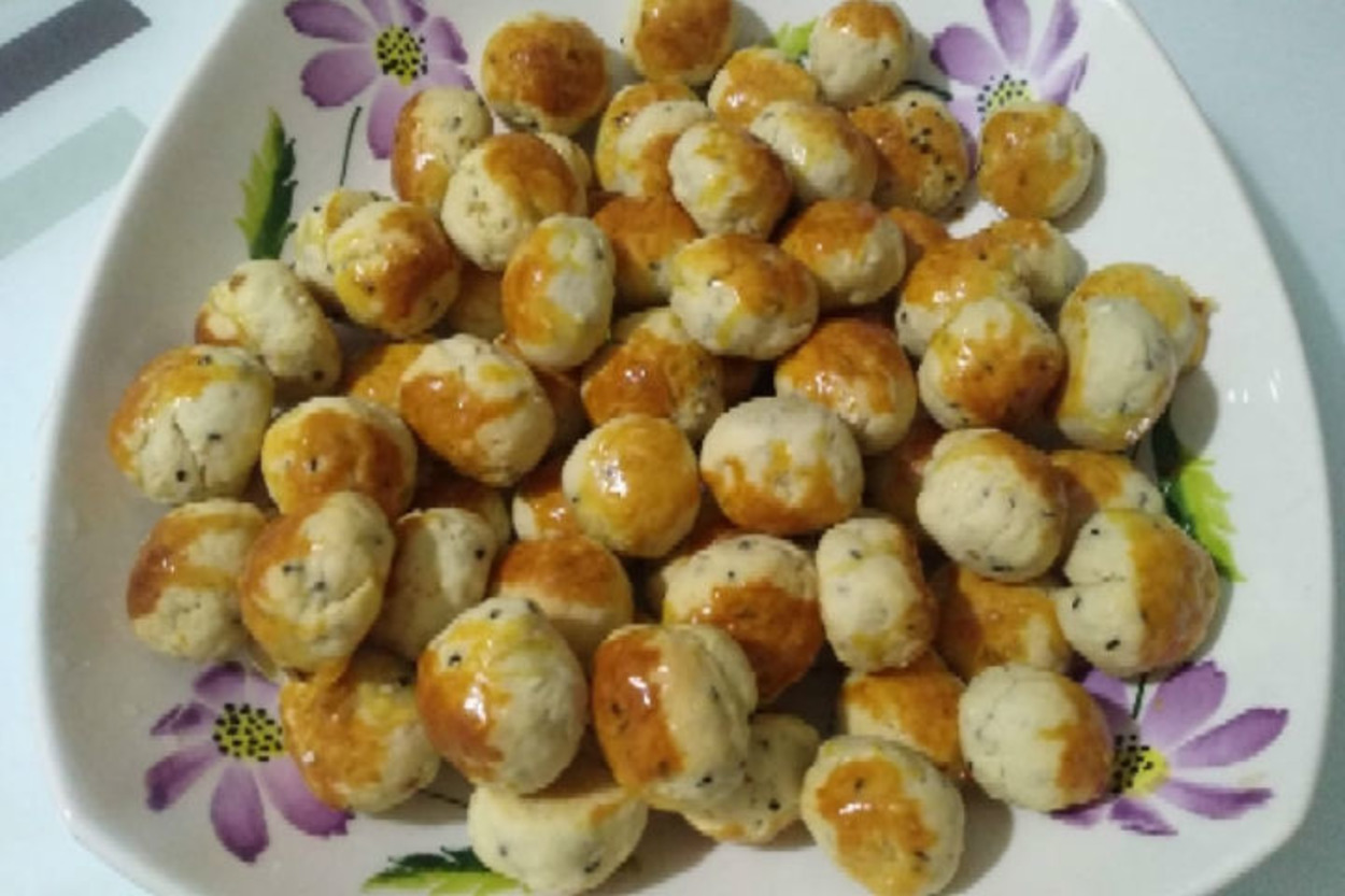 Enfes Atıştırmalık: Tuzlu Mini Kurabiye