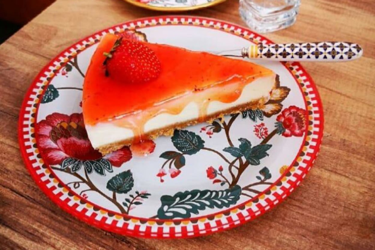Mevsimine Yakışır: Çilekli Pratik Cheesecake